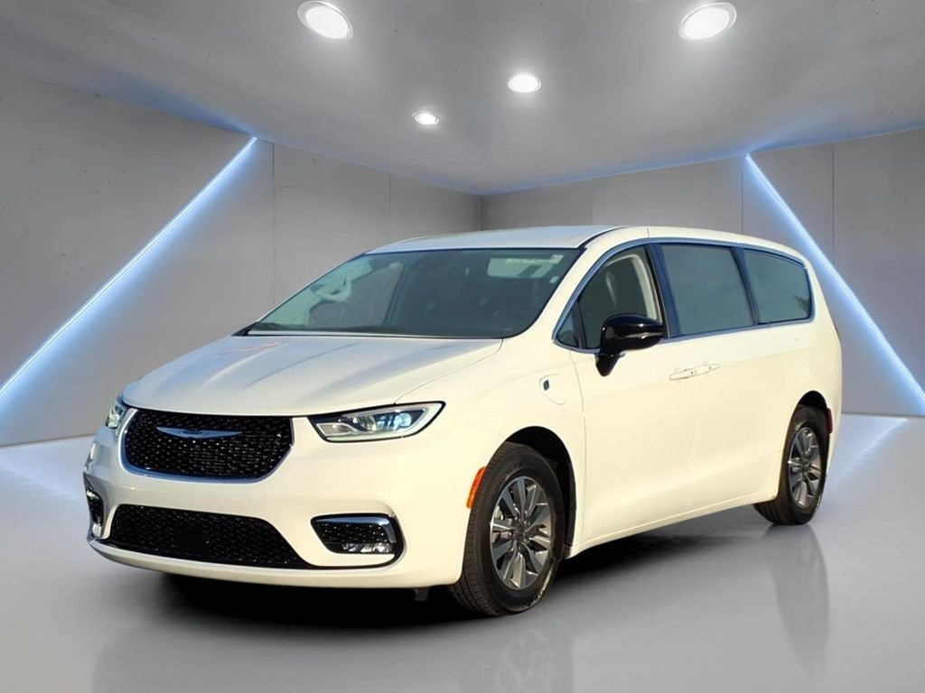2024 Chrysler Pacifica Hybrid Select in Bright White Clearcoat — front three-quarter view