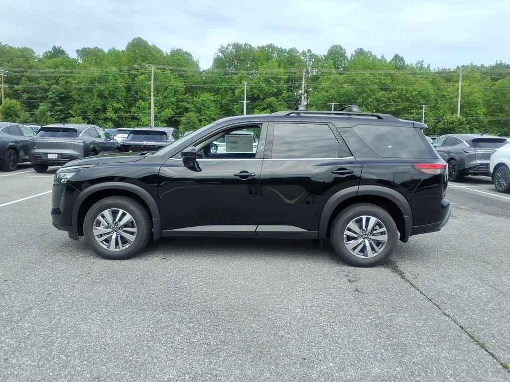 2026 Nissan Pathfinder — side profile view